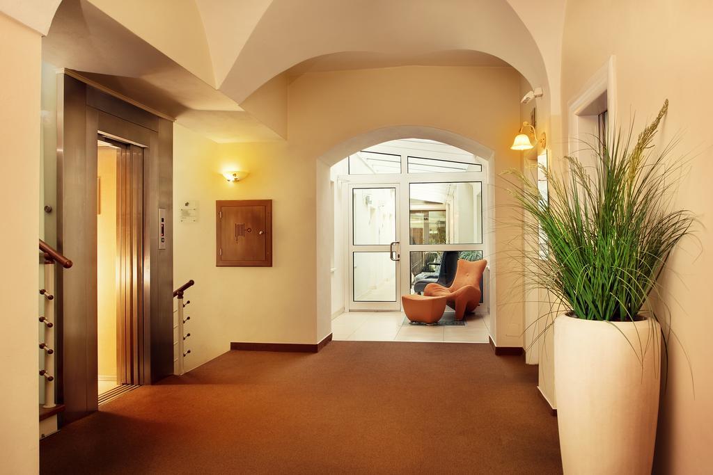 Ambassador Hotel 4*